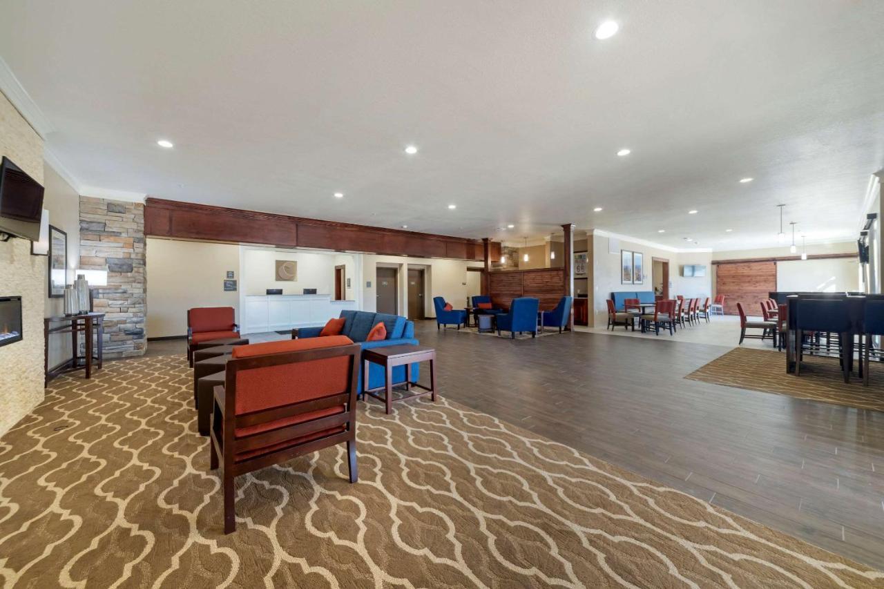 Comfort Inn & Suites Harrah Choctaw Exterior foto